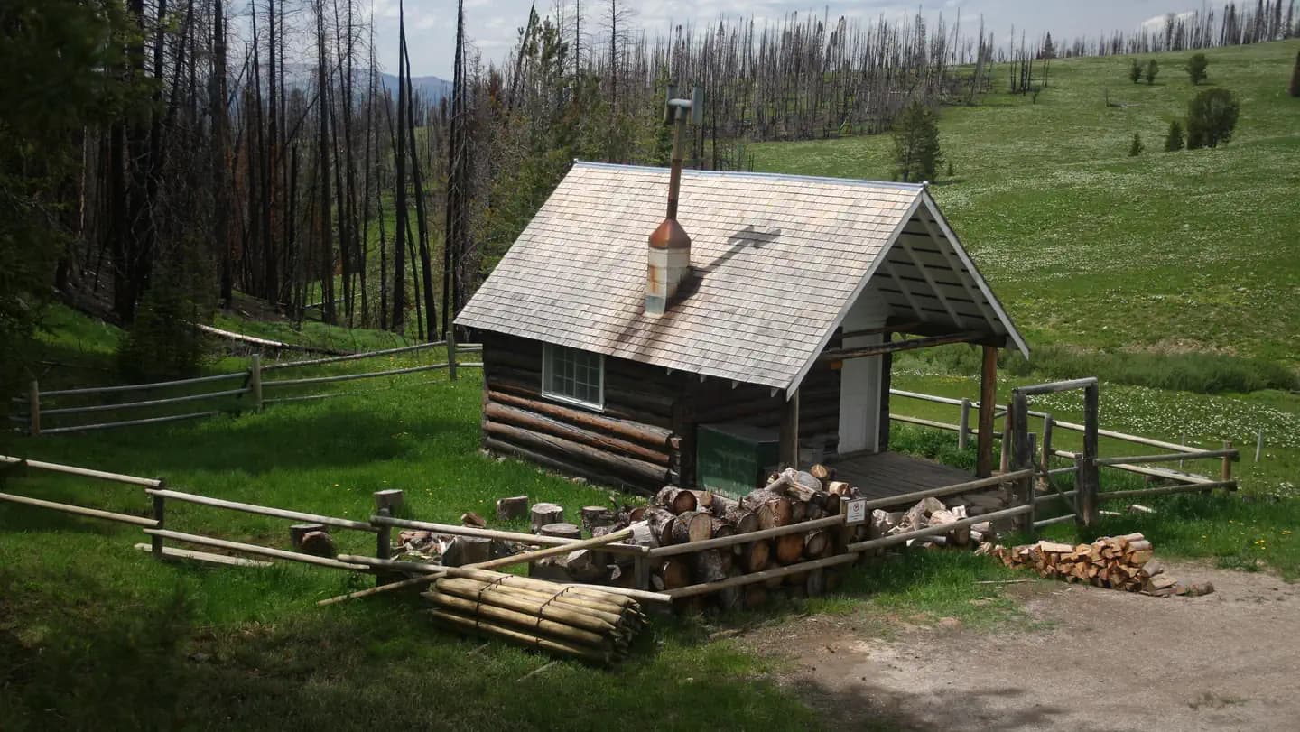WEST FORK CABIN (S OF ENNIS)