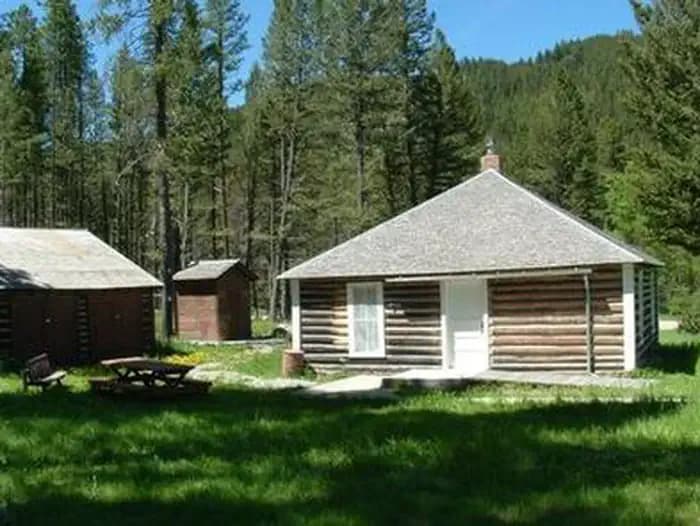 MOOSE CREEK CABIN